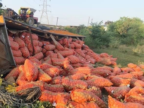 शिवपुरी बायपास पर ट्रक-ट्रैक्टर भिड़ंत में युवक की मौत, दो घायल